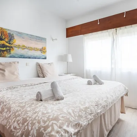 Apartment Magnifique 1 Bed Flat With Pool, Large Balcony And Parking Quarteira