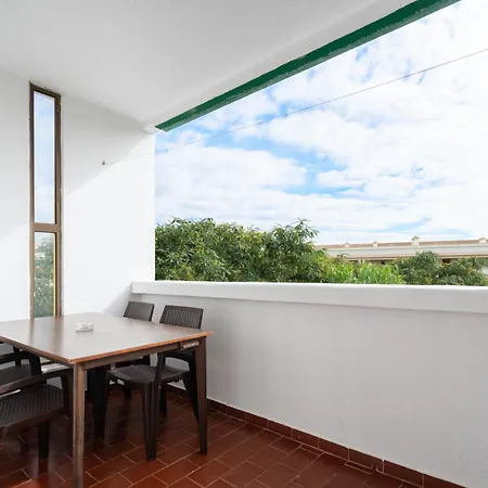 Magnifique 1 Bed Flat With Pool, Large Balcony And Parking * Quarteira