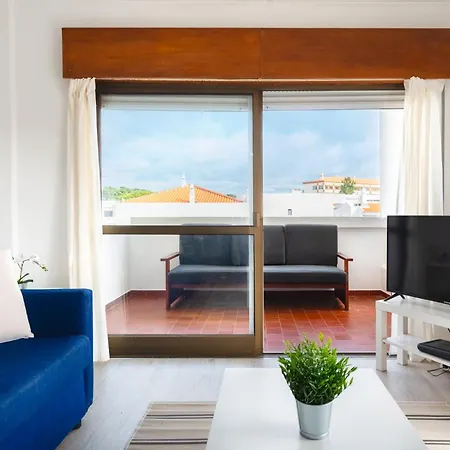 Magnifique 1 Bed Flat With Pool, Large Balcony And Parking Apartament Quarteira